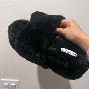 Steve Madden fuzzy slides/slippers